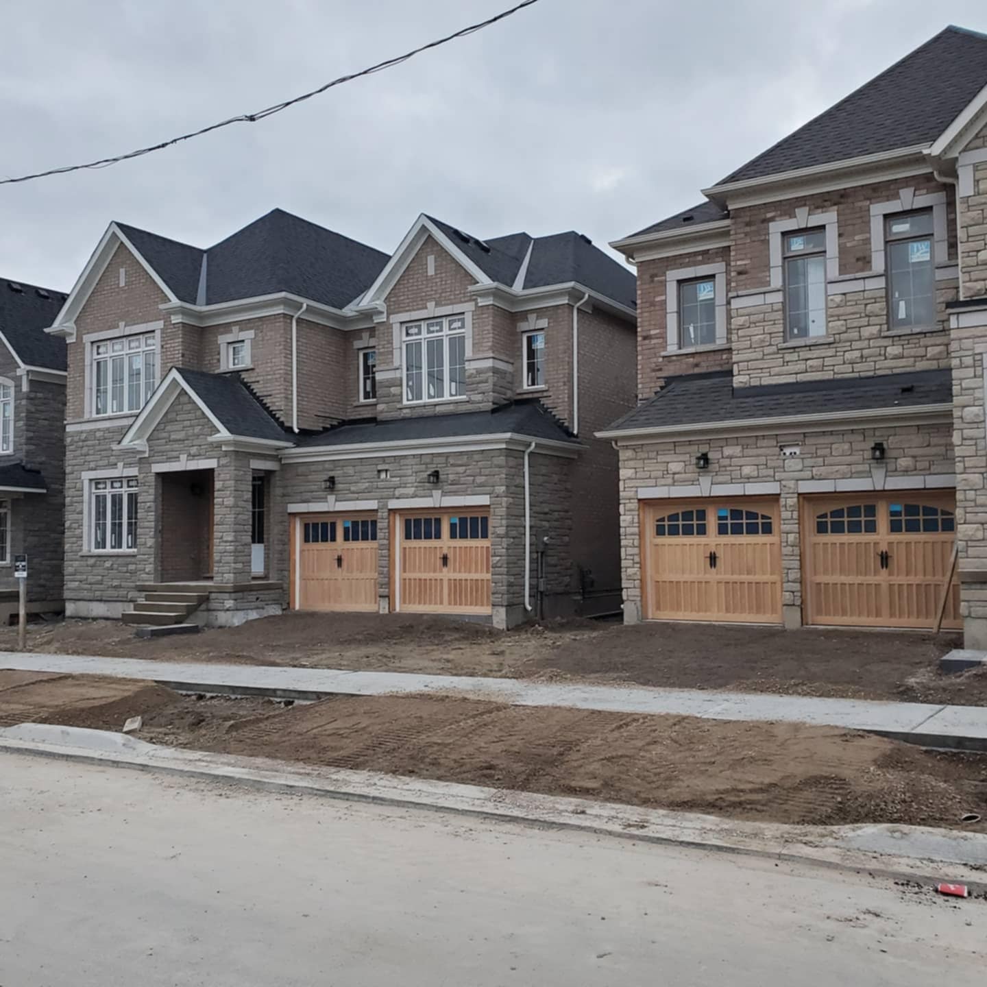 Vinyl vs. Aluminum Siding: Which Is Right for Your Toronto Home?