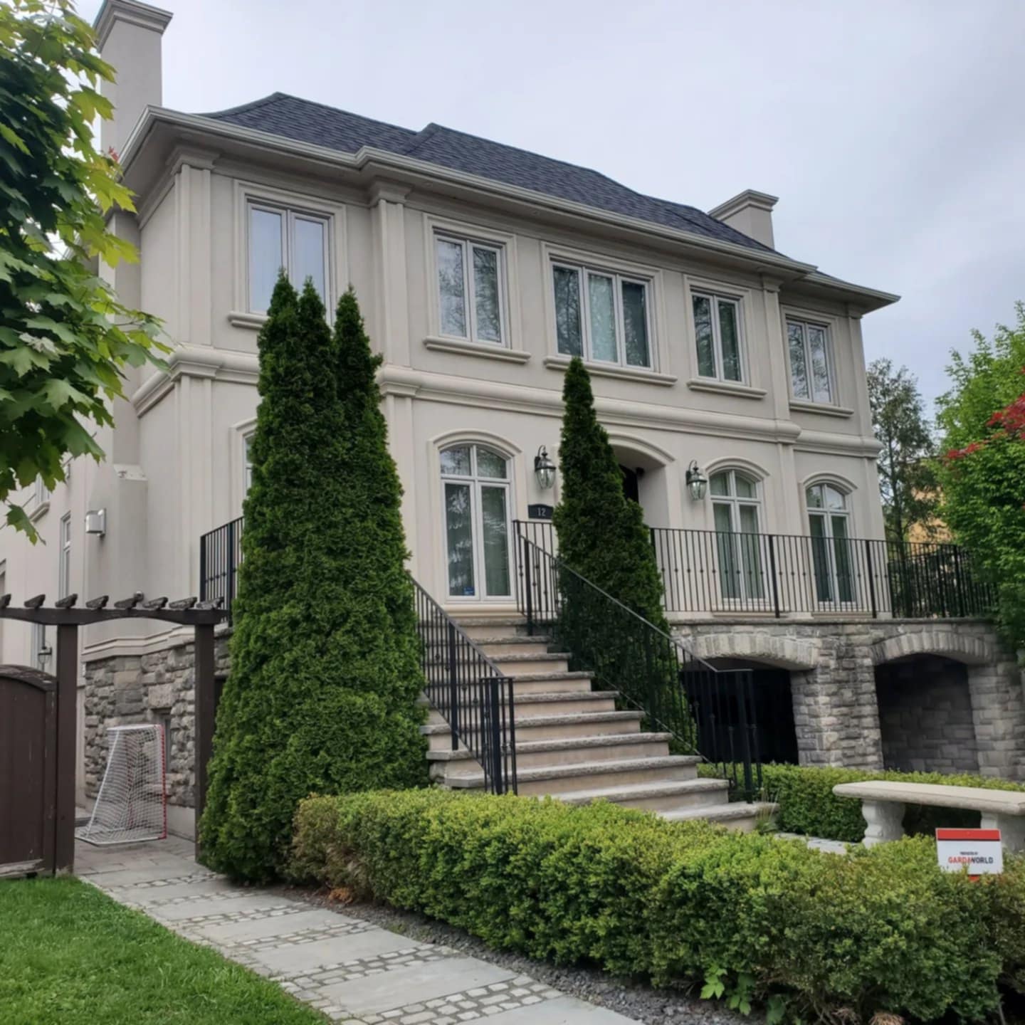 5 Signs Your Gutters Need Immediate Attention in Toronto